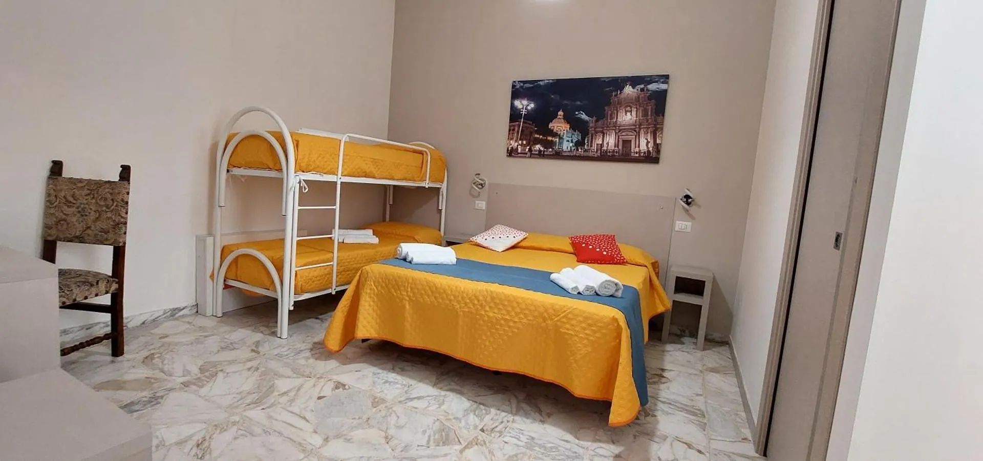 Debora Holiday House Misterbianco Guest house